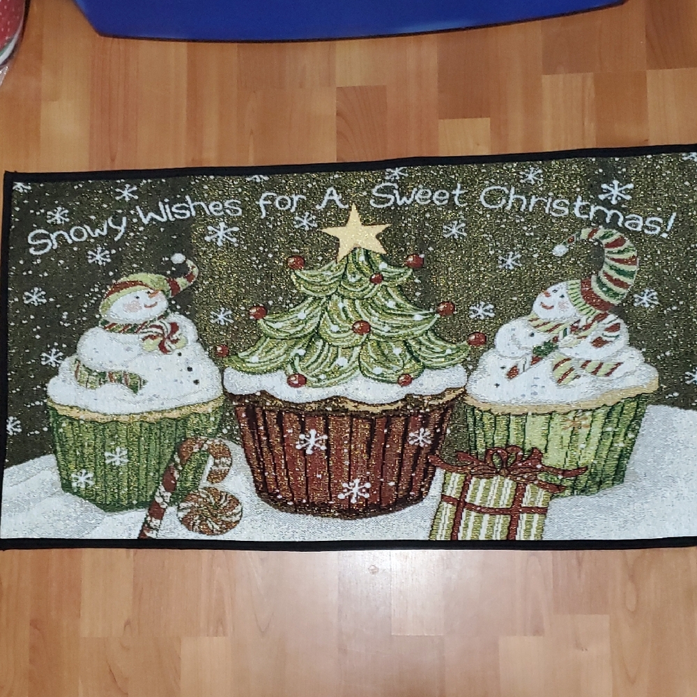 Christmas Cupcake Rug with Snowman and Tree